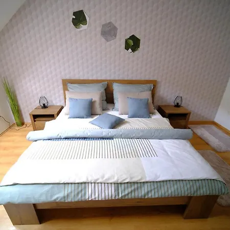 Tekla Apartman Gyula Esterno foto