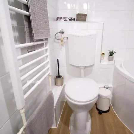 Tekla Apartman Gyula Esterno foto