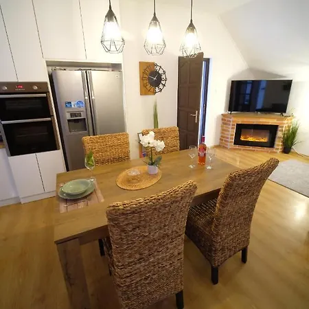 Tekla Apartman Gyula Esterno foto